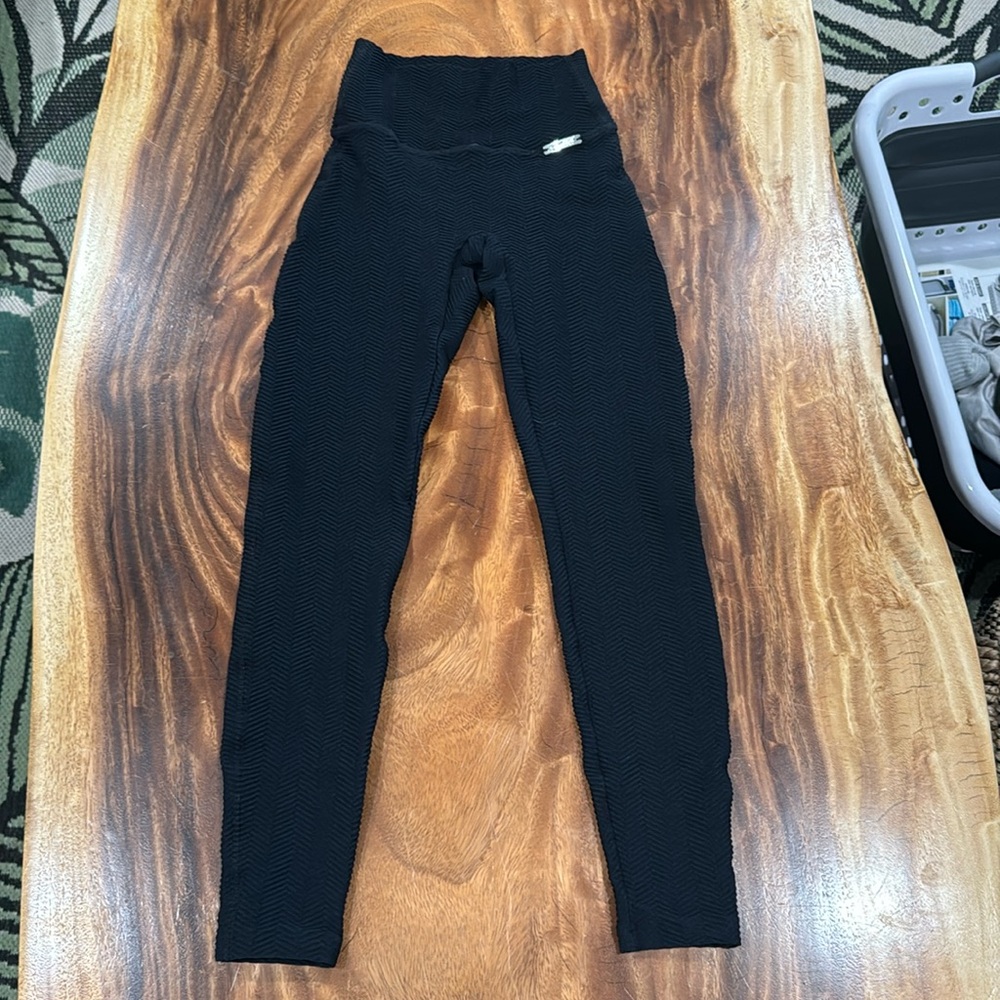 Bombshell Sportswear Chevron Leggings- Jet Black